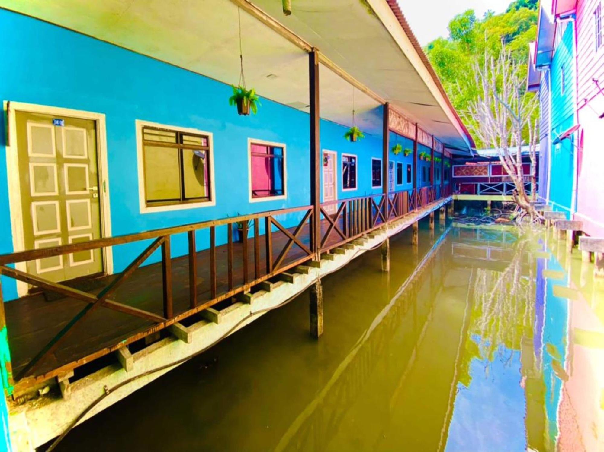 Capital O 91017 Tuba Beach Resort @ Pulau Tuba Kuah Exterior foto
